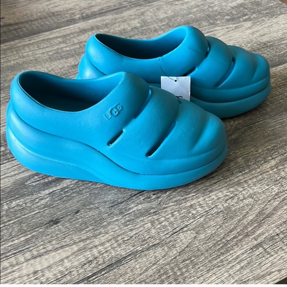 UGG Clog 39 sz 8 NWOT  Blue Shoes-Donating Soon
